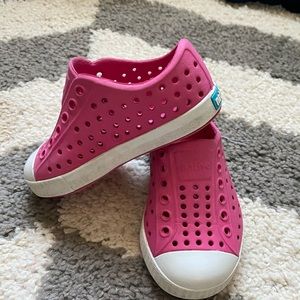 Native shoes Sz 6C Pink great condition